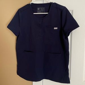 Figs scrub top